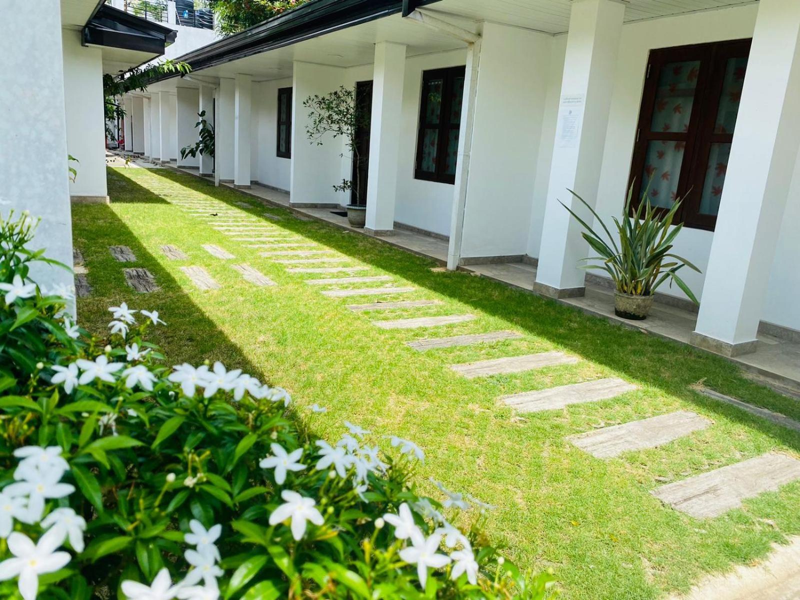 Premium Cottages B&B Kurunegala Exteriör bild